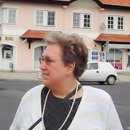 Prof. Mag. Karin Bhatia